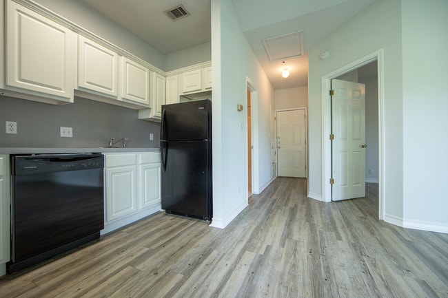 Photo - San Remo Apartments