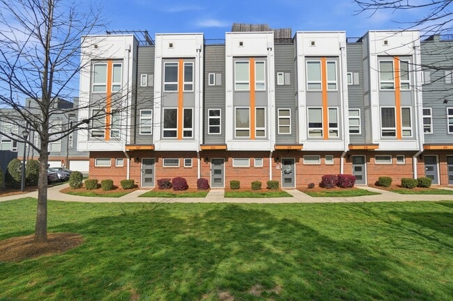 Building Photo - Experience Elevated Urban Living in the Heart of South End