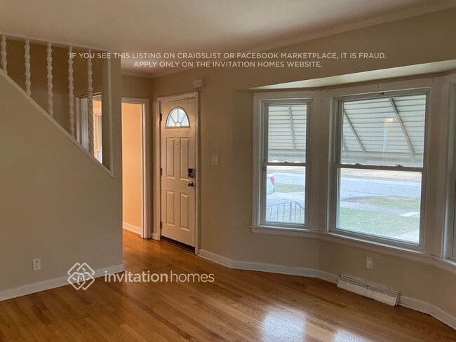 Photo - 1808 W 187th St