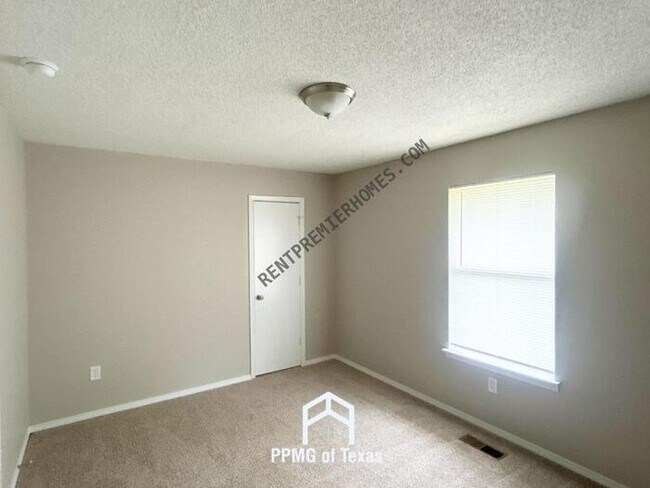 Photo - 4900 Barbados Ave