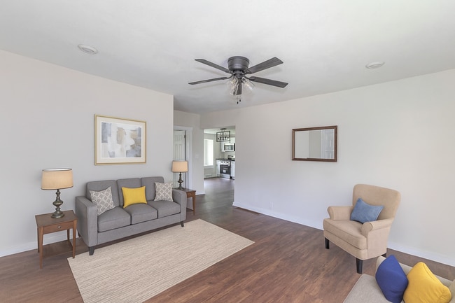 Building Photo - Lynn St