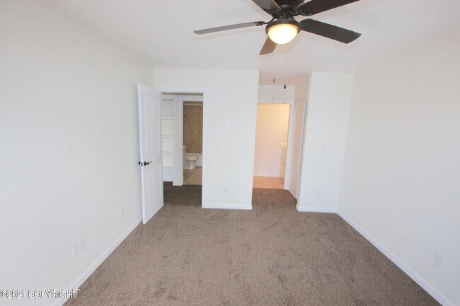 Photo - Recently updated affordable 2b/1.5 ba condo ... Don't Miss Out! Unidad G11