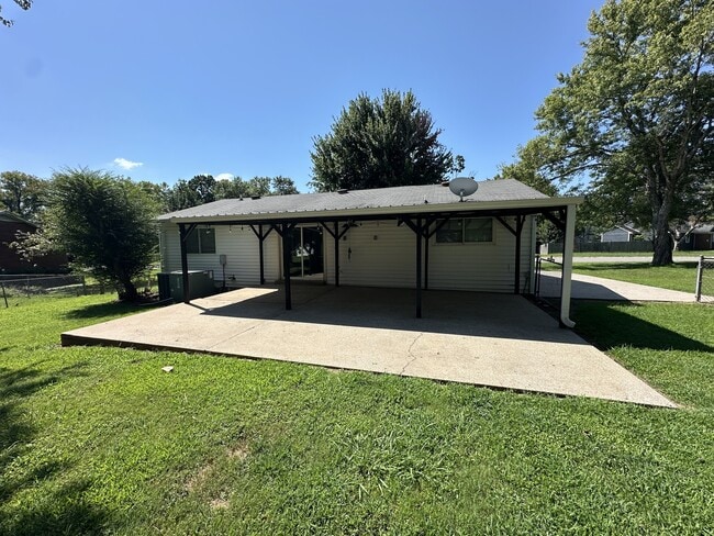 116 SE Springdale Dr
