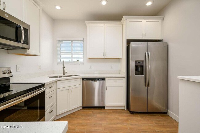 Photo - 1341 E Polk St