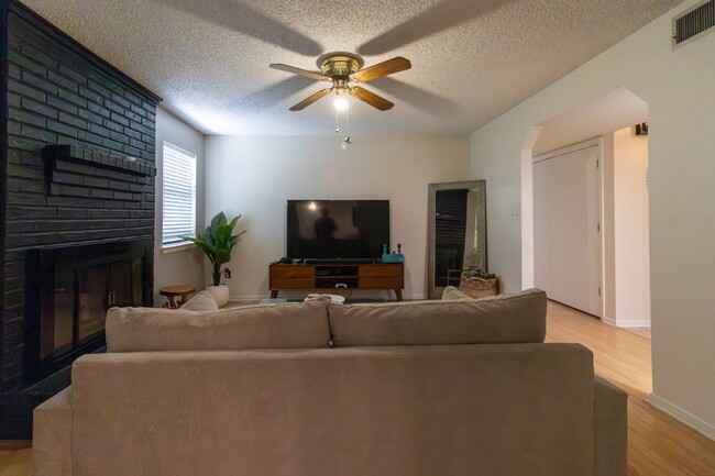 Photo - 1609 Ronstan Dr