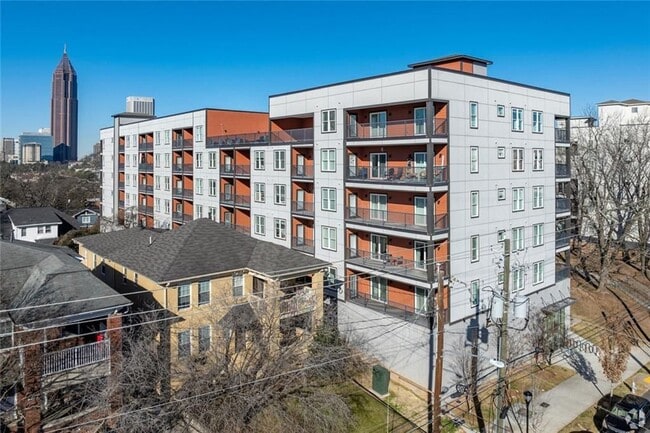 Building Photo - 525 Parkway Dr NE