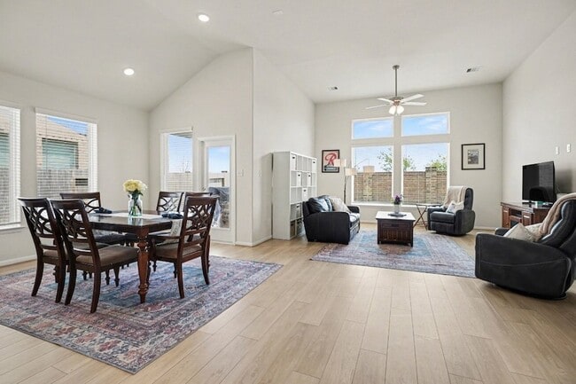 Photo - 2214 Lierna Dr