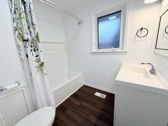 Photo - 31 Tunis Ave