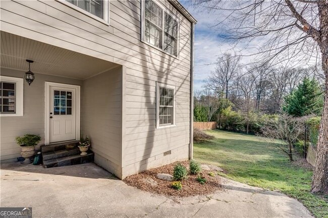 Photo - 311 Delmont Dr NE