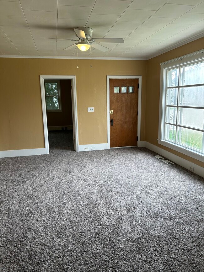 403 W South Park Ave Unit Lower