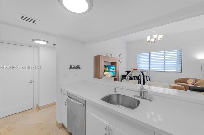 Photo - 540 Brickell Key Dr Unit 500