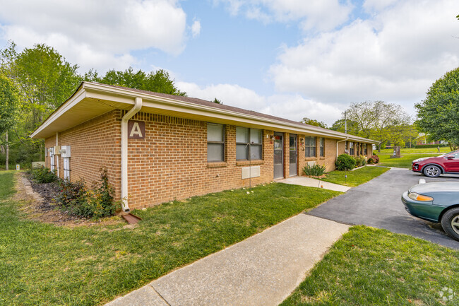 Building Photo - Gatewood Village Rental