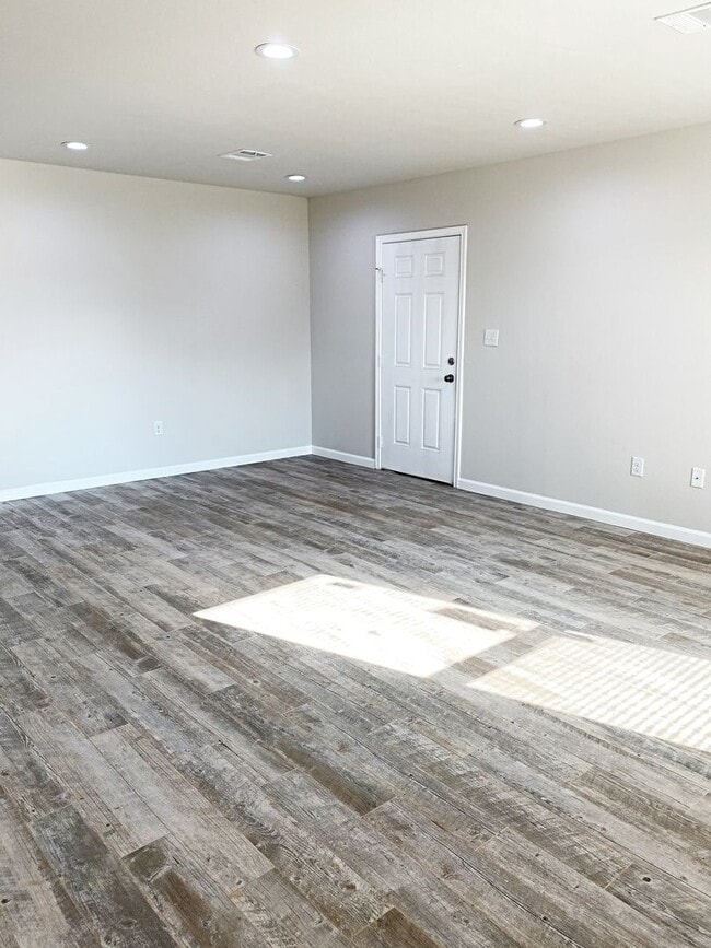 Photo - 380 Bower Rd