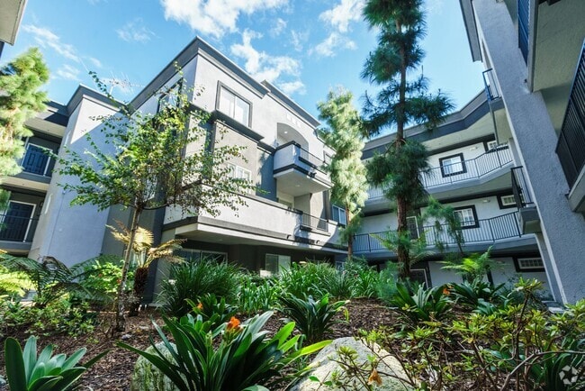 Building Photo - 2820 Sawtelle Blvd Rental