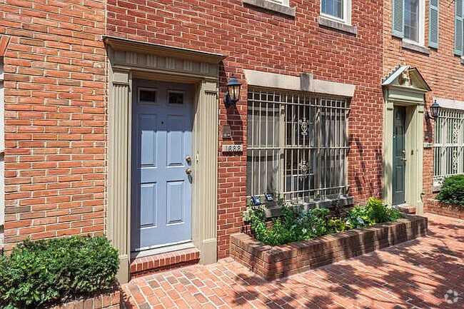 Building Photo - 1688 Euclid St NW Rental
