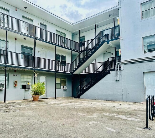 Photo - 5300 NW 26th Ave Unit 21