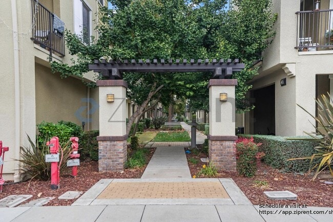Photo - 1457 Coyote Creek Way