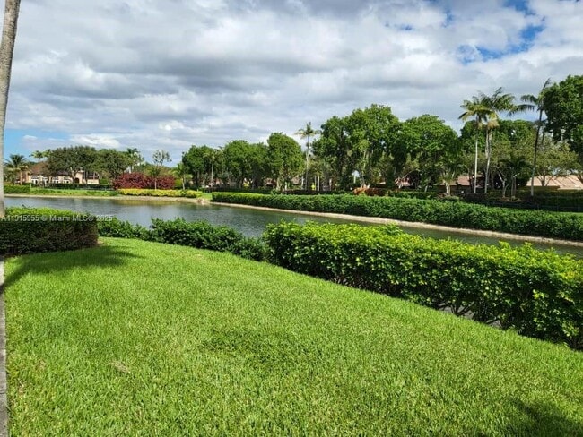 Building Photo - 3415 NE 9th Dr Unit 104