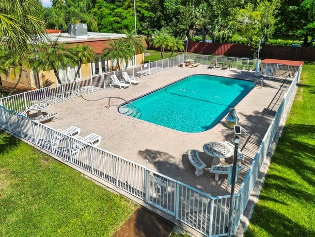 Building Photo - 9970 SW 88th St Unit 917-9