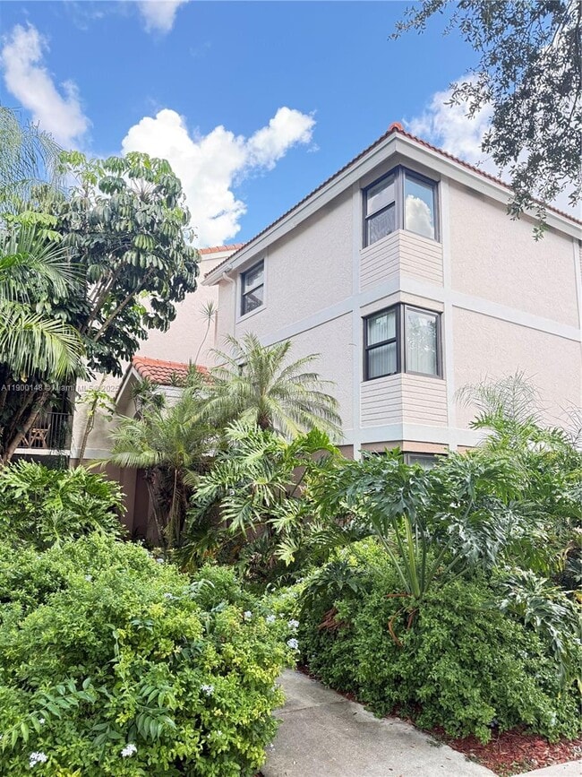 Building Photo - 10161 W Sunrise Blvd Unit 105