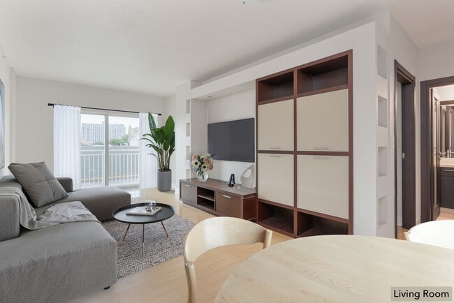 Photo - 50 Menores Ave Unidad 425