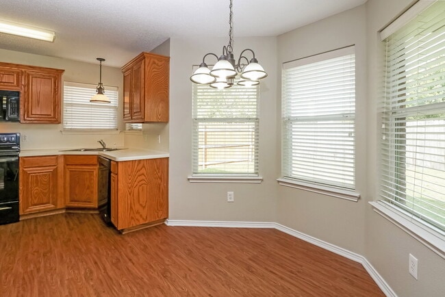 Photo - 1012 SW Hillside Dr