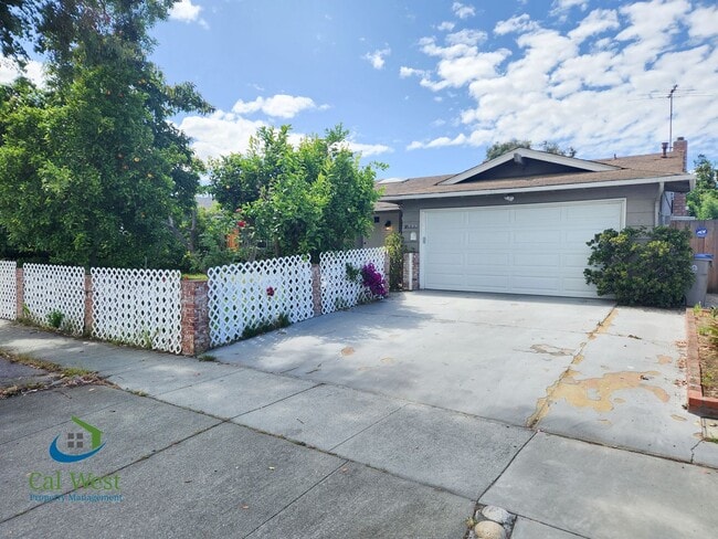 Photo - $4595 - **COMING SOON 8/1/26** Well Maintained 3 Bed / 2 Bath Home near Valley Christian HS w/ Pool