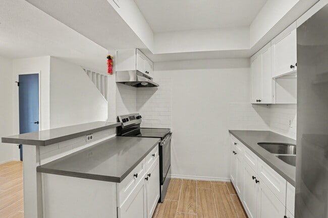 Photo - 2119 Barr St Unit D