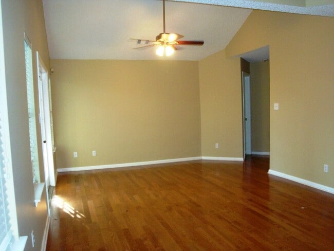 Photo - Comfortable 3BR/2BA Home with Open Floor Plan, Vaulted Living Room & Privacy-Fenced Backyard