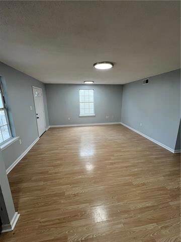 Photo - 8812 Apple St