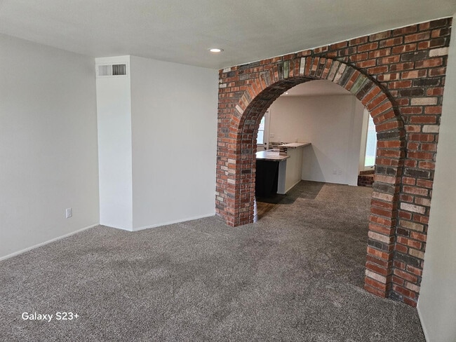 Photo - 531 E Laguna Dr