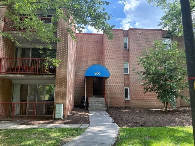 Building Photo - Brightwood - 900-B4 Unit Brightwood - 900-B4