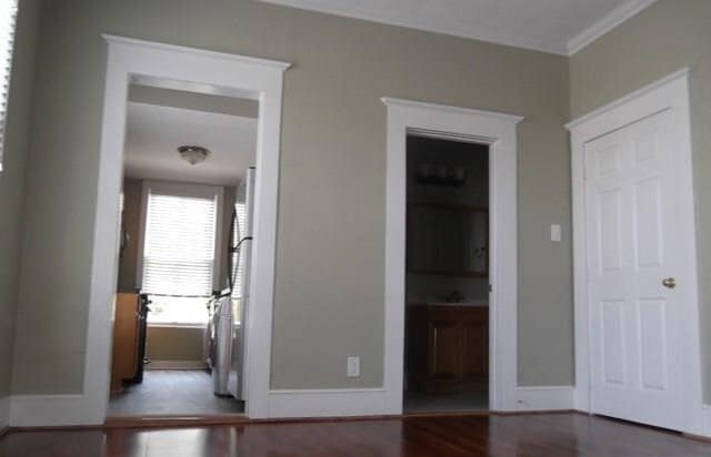 2725 1/2 Bernardo De Galvez Ave Unit 4