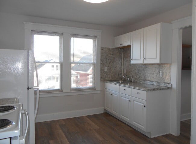Building Photo - 53 Anthony St Unit 3