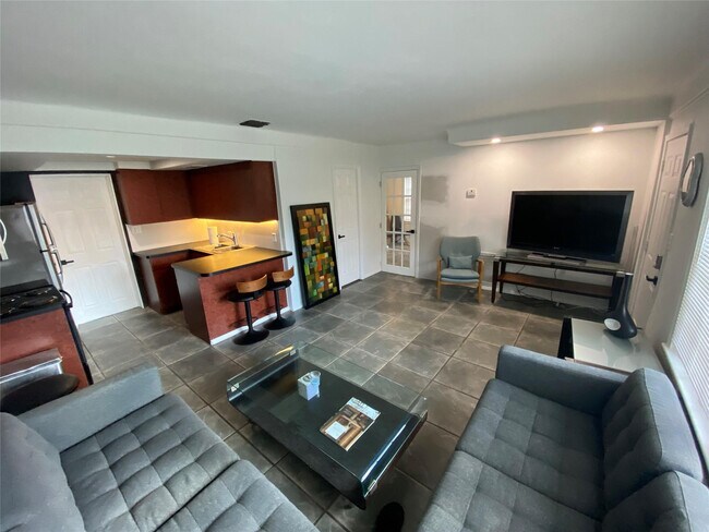 Photo - 2056 NE 9th Ave