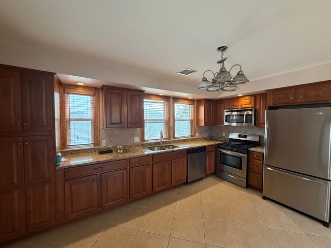 Photo - 35-37-37 John St Unit 3