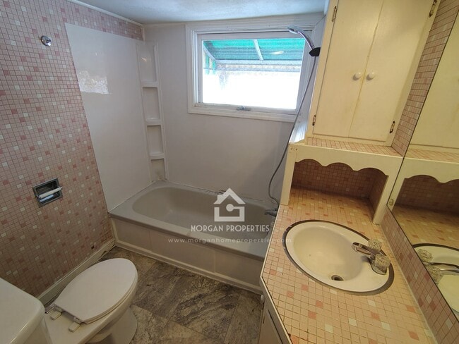 Photo - 140 W 16th St