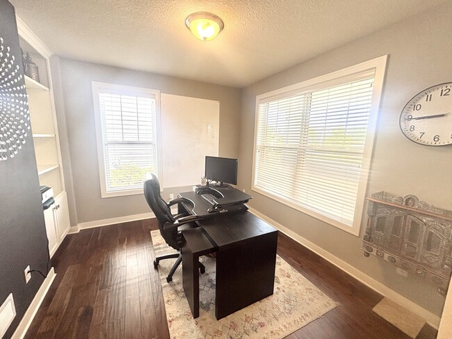 9068 Red Oak Trl