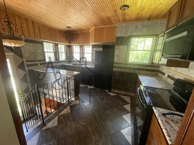 Photo - 403 W Quincy St