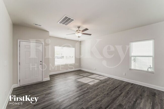 Photo - 2823 Curbstone Ln