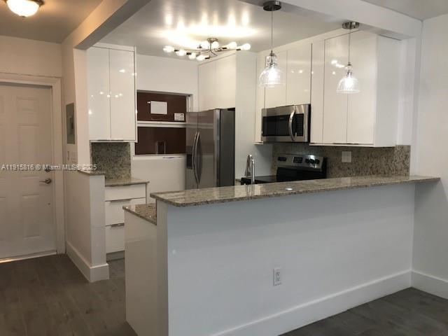 Building Photo - 120 Royal Palm Rd Unit 211