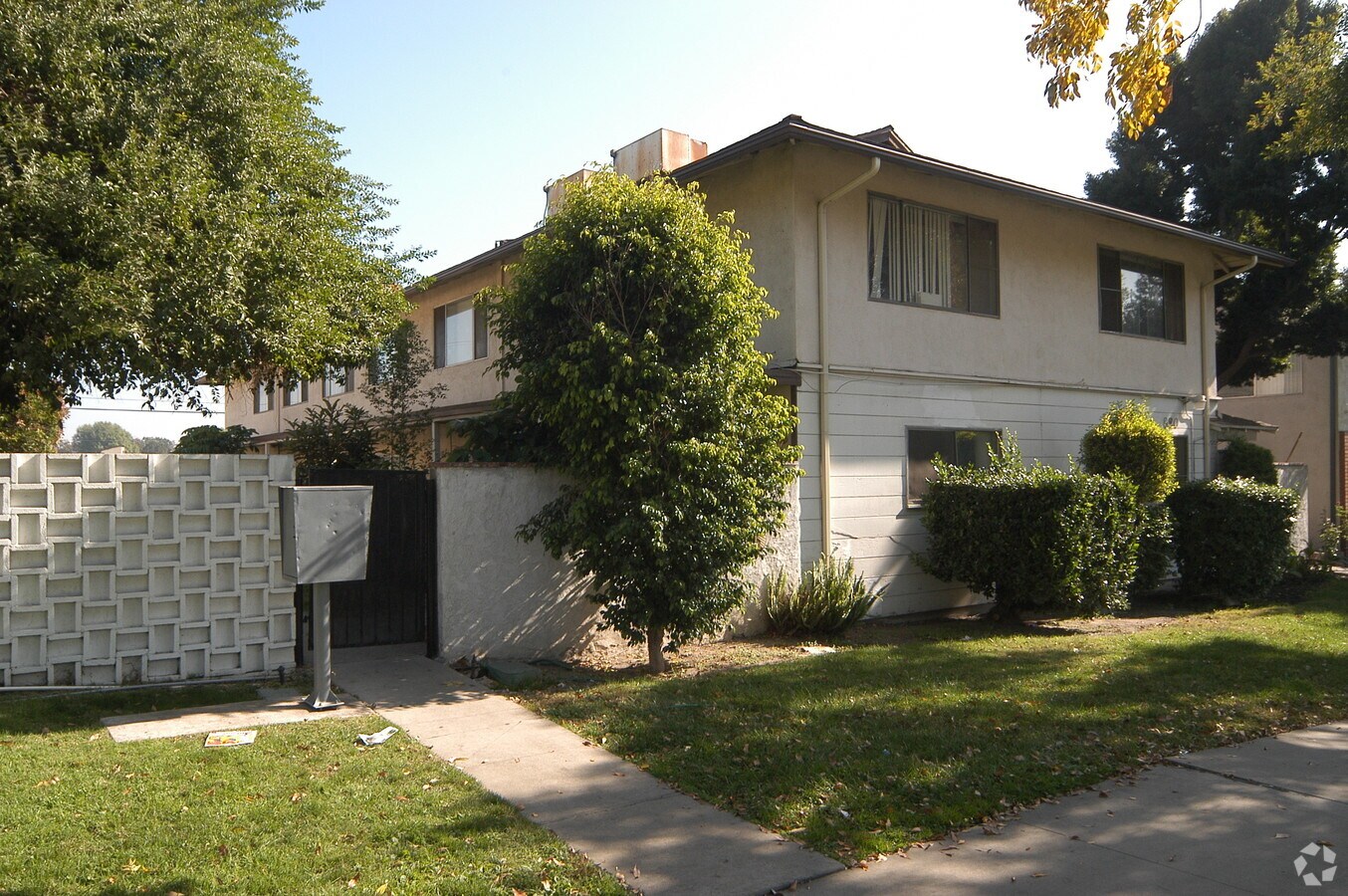 Photo - 880 Campus Ave