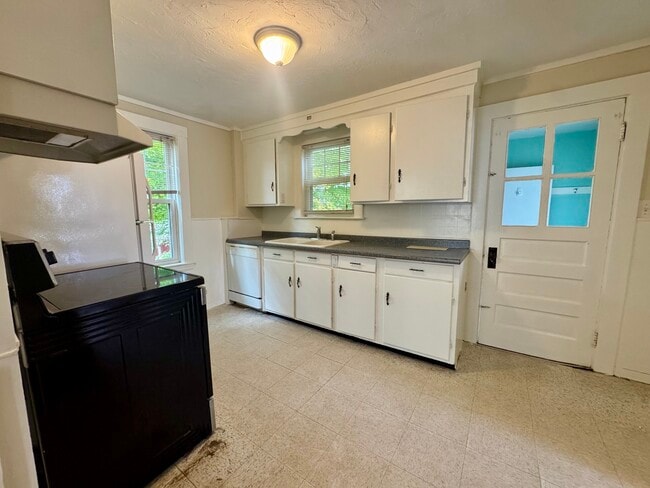 Photo - 273 Front St