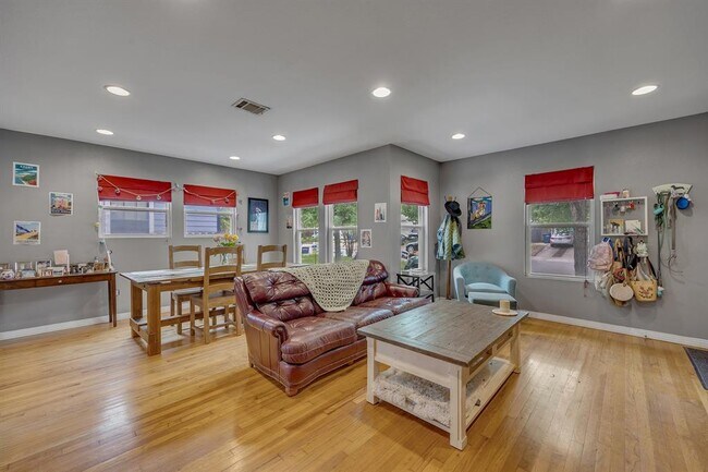 Photo - 5408 Avenue F
