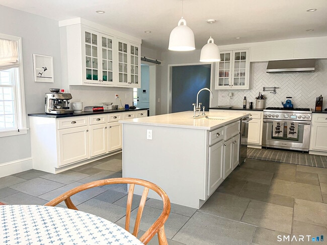 Photo - 85 Gellert Rd