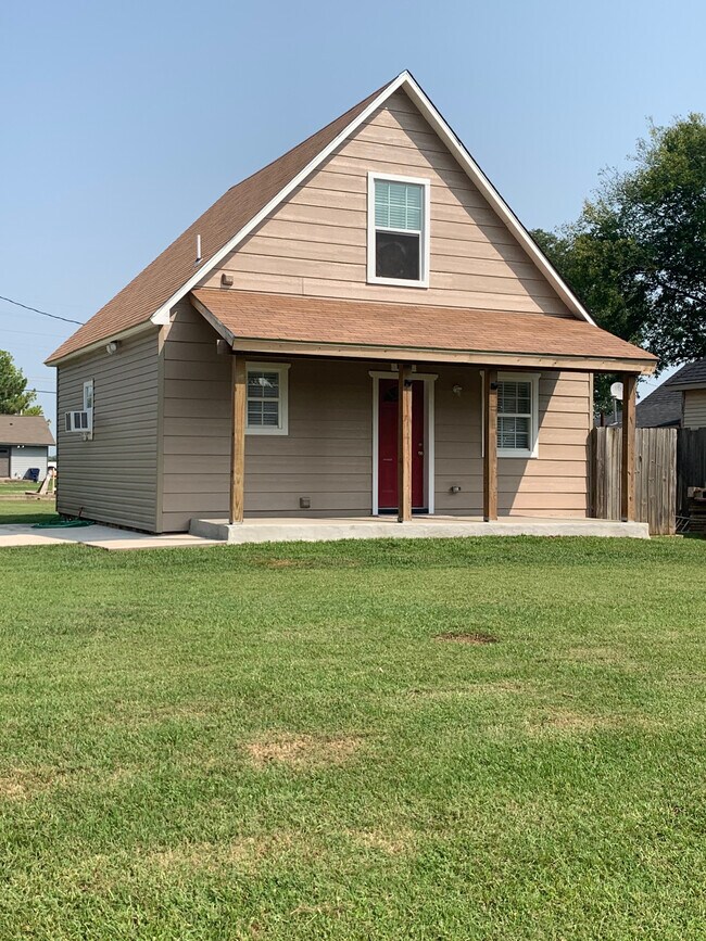 1024 W Washington Ave Rental House Rental in Guthrie, OK