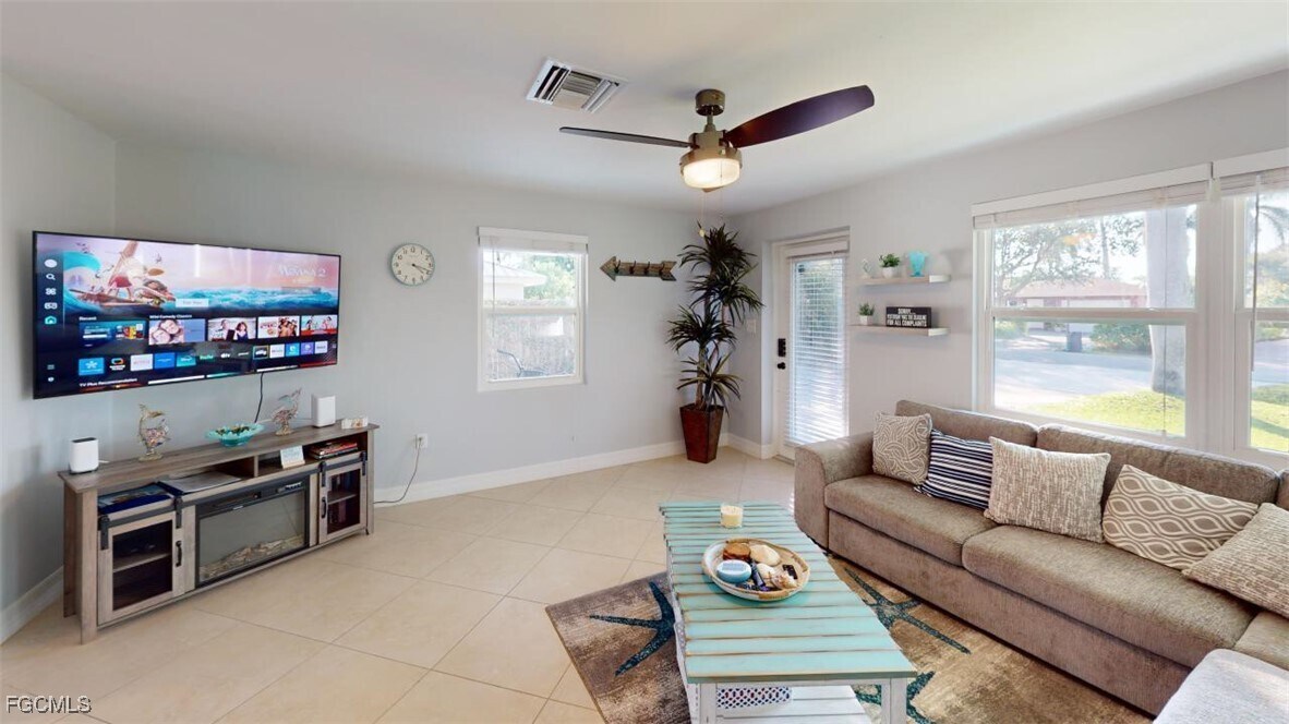 Photo - 560 E Valley Dr
