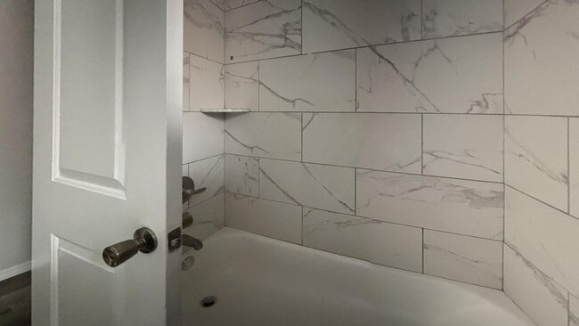 Photo - 121 N 59th St