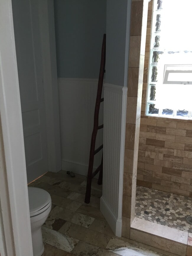 Photo - 722 W Kalamazoo Ave