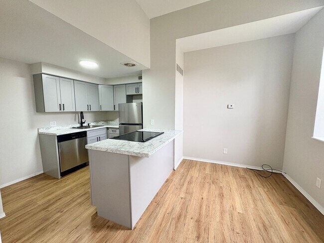 2107 Sidney St Unit 2107-D Sidney